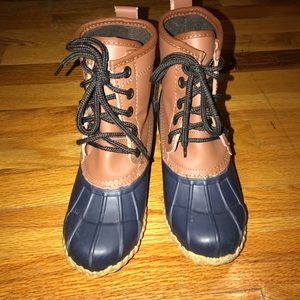 Khombu rain boots for girls.